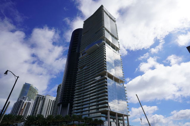 Turnberry Ocean Club  photo 2